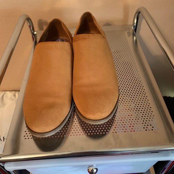 Tom’s Tan Flats size 8 1/2 - Picture 8 of 9